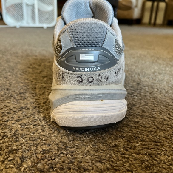 New balances 990 v6 pretty much brand new - Picture 3 of 3